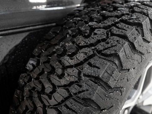 Used 2023 Ford Bronco Badlands image 13