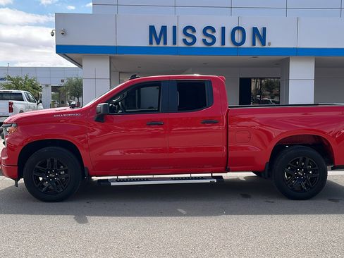 Used 2024 Chevrolet Silverado 1500 Custom image 4