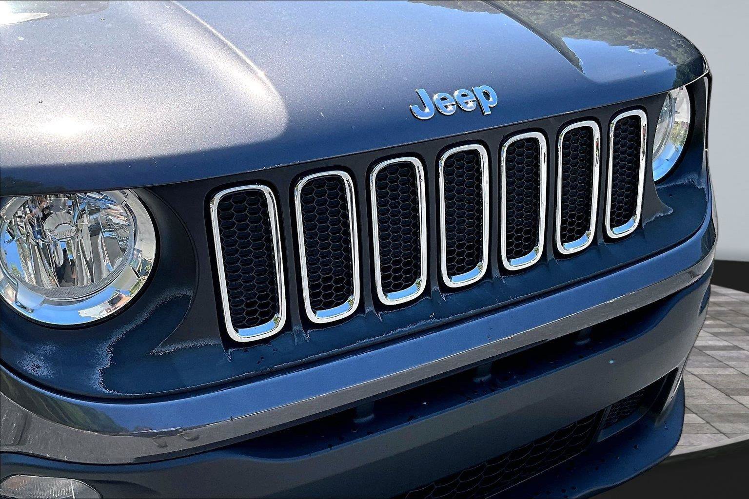Used 2017 Jeep Renegade Latitude AWD/4WD image 28