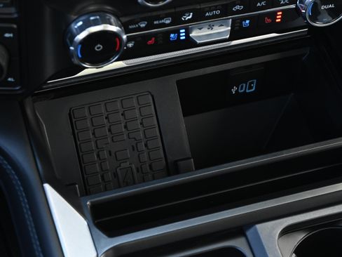 Used 2025 Ford F450 Platinum AWD/4WD image 32