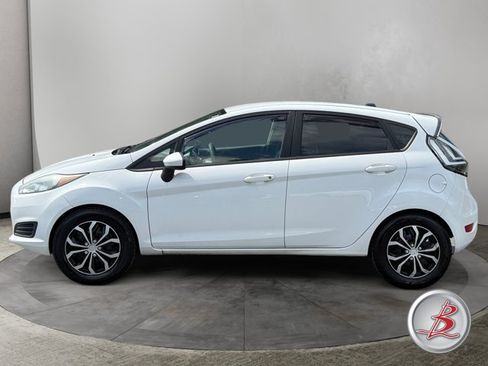 Used 2017 Ford Fiesta SE FWD image 4