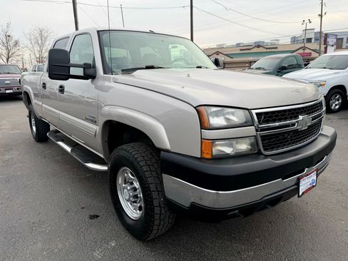 Used 2007 Chevrolet Silverado 2500 LT w/ Heavy-Duty Power Package image 8