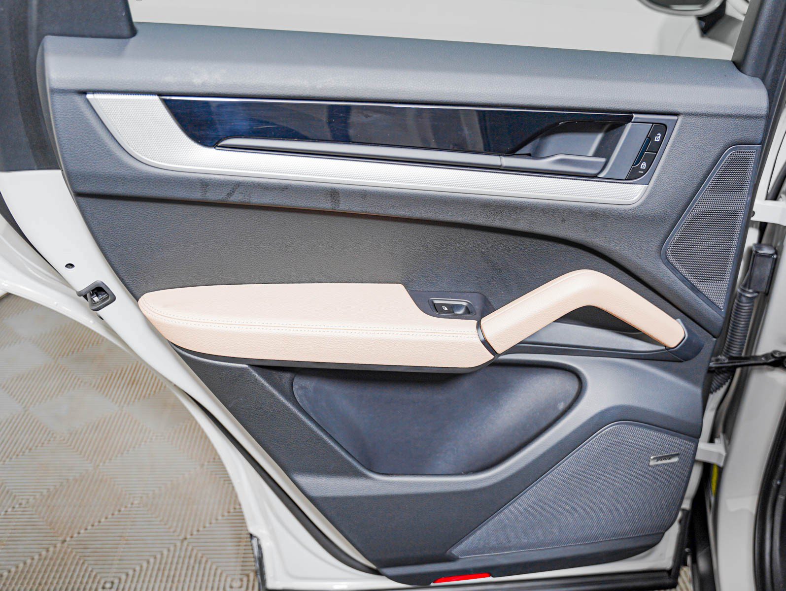Certified 2024 Porsche Cayenne AWD/4WD image 26