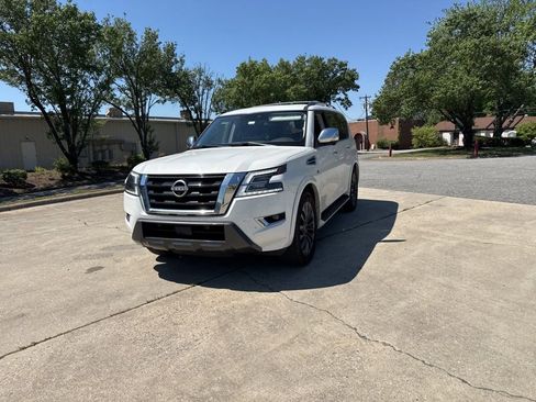 Used 2022 Nissan Armada Platinum w/ Captain's Chairs Package image 10