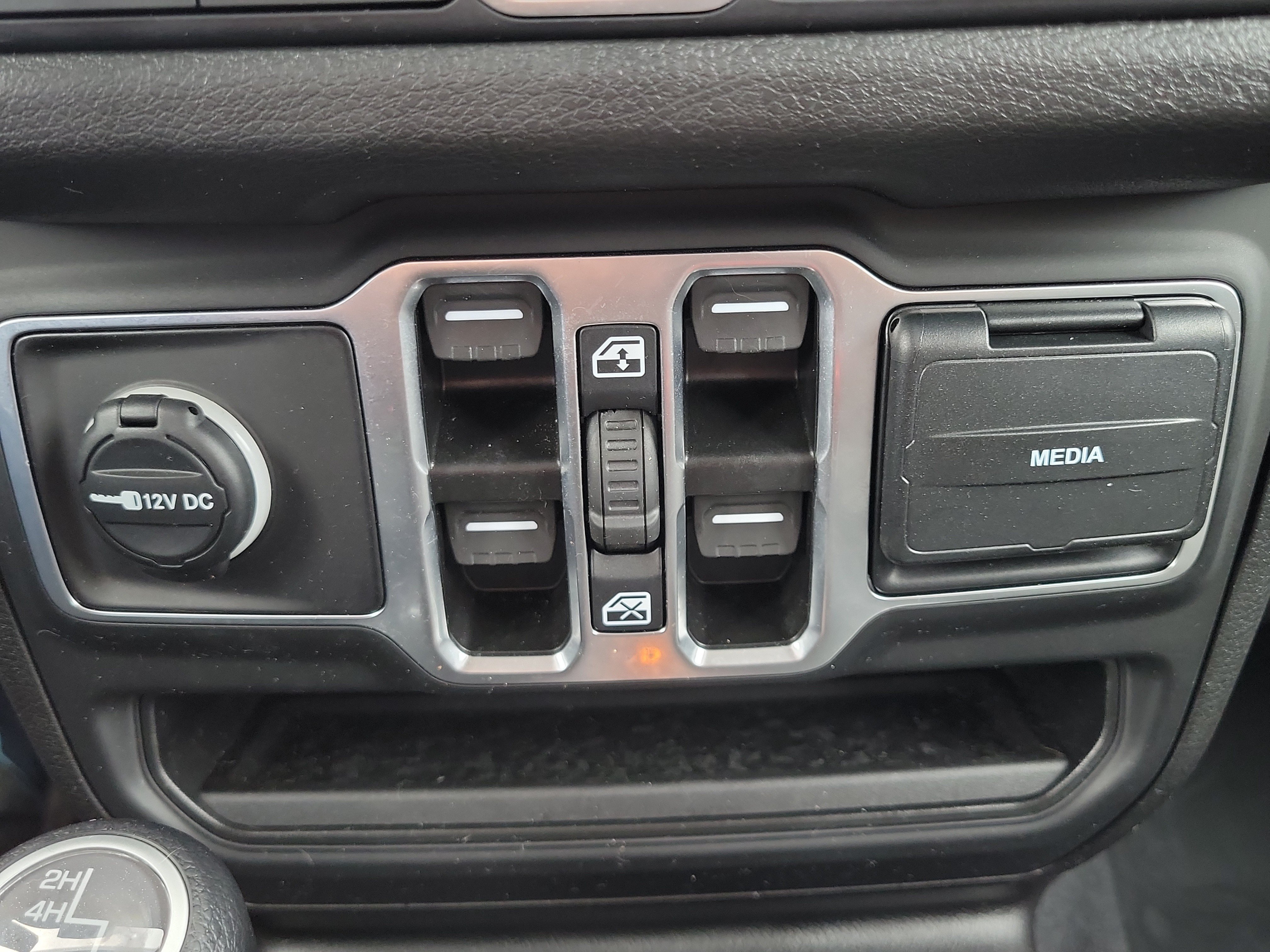 Used 2025 Jeep Gladiator Sport AWD/4WD image 26
