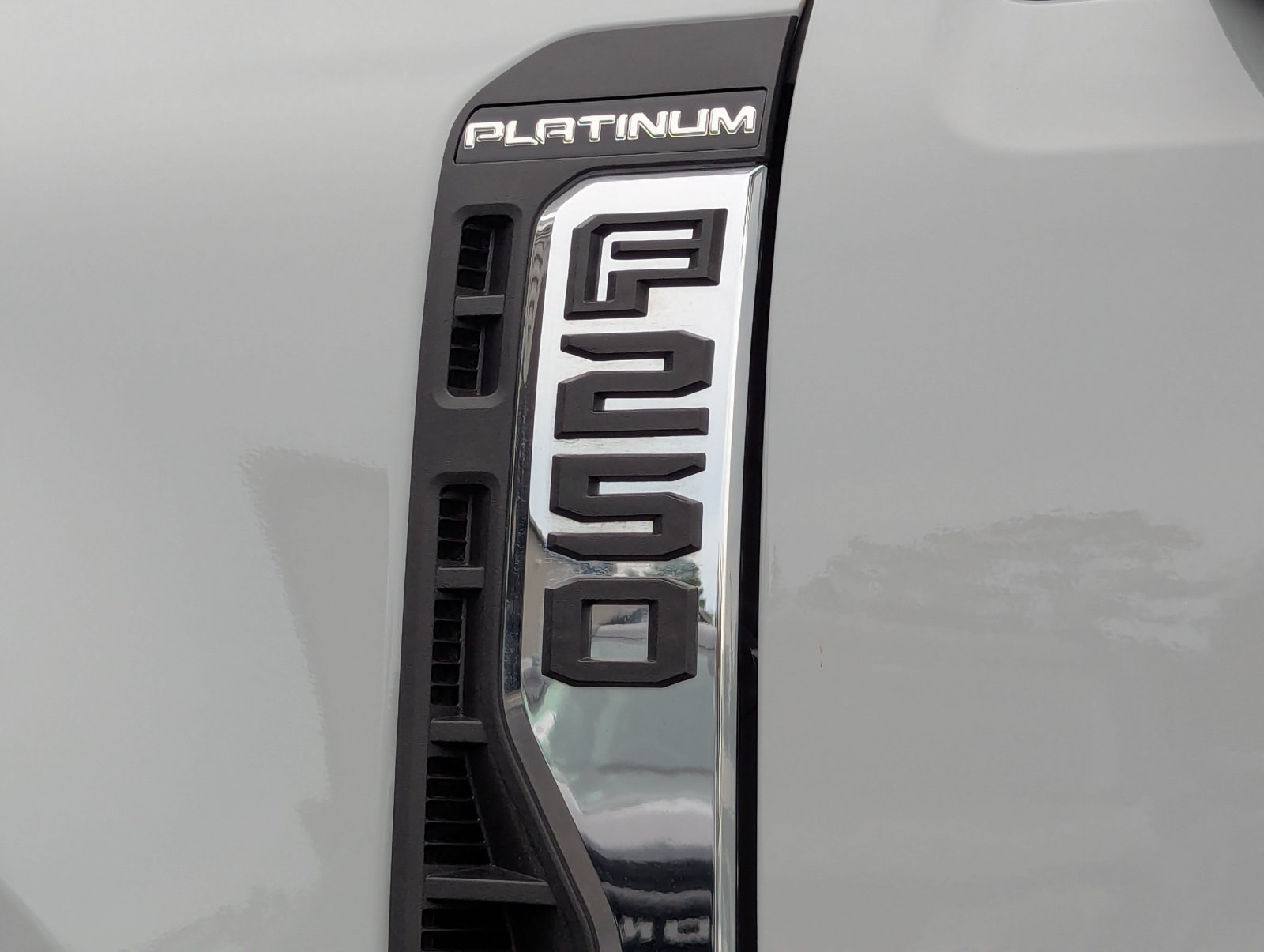 Certified 2026 Ford F250 Platinum w/ Platinum Plus Package AWD/4WD image 14