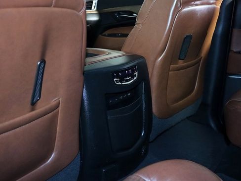 Used 2019 Cadillac Escalade Premium Luxury image 17