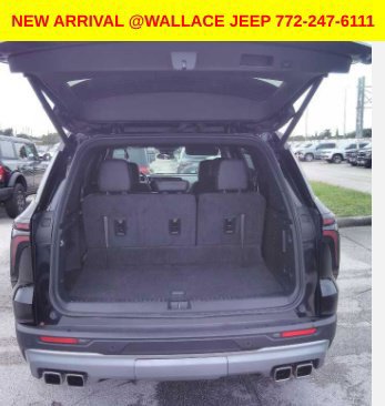Used 2025 Chevrolet Traverse LT FWD image 2