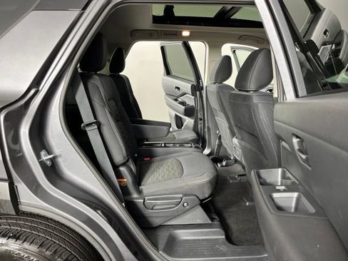 Used 2025 Nissan Pathfinder SV w/ SV Premium Package FWD image 47