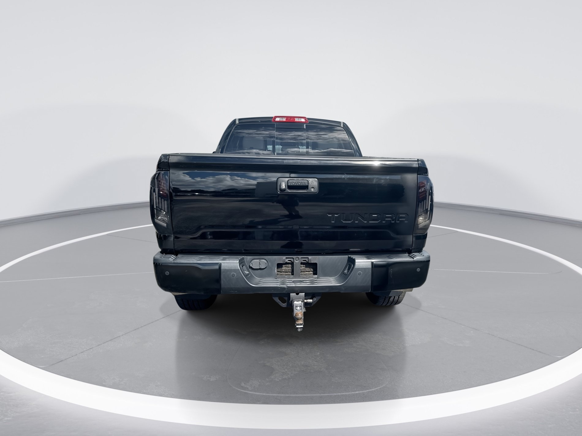 Used 2017 Toyota Tundra Limited w/ Limited Premium Package AWD/4WD image 5