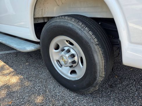 Used 2025 Chevrolet Express 2500 w/ Driver Convenience Package RWD image 23