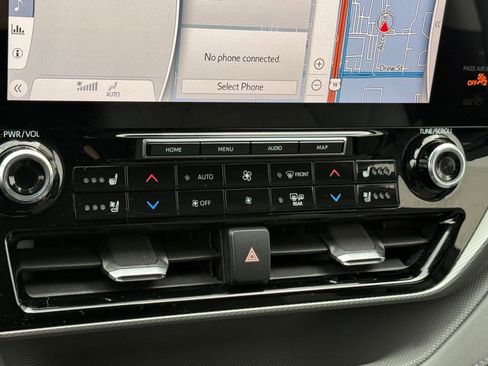 Used 2021 Toyota Highlander Platinum image 19