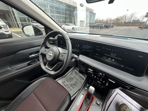 Used 2025 Nissan Kicks SR AWD/4WD image 11