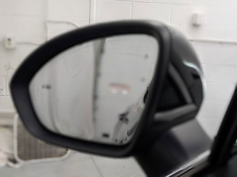 Used 2023 Buick Envision Avenir image 29