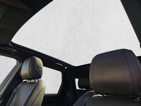 Used 2020 Land Rover Discovery Sport SE R-Dynamic image 9