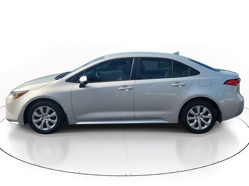 Certified 2025 Toyota Corolla LE image 3