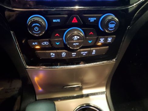 Used 2019 Jeep Grand Cherokee Altitude AWD/4WD image 19