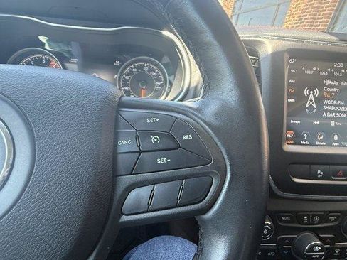 Used 2019 Jeep Cherokee Trailhawk w/ Comfort/Convenience Group AWD/4WD image 21