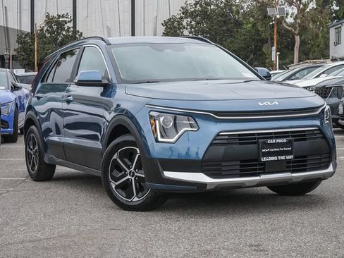 Certified 2025 Kia Niro EX FWD image 2