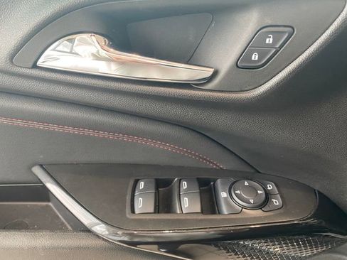 Used 2024 Chevrolet Trax RS w/ Sunroof Package image 12