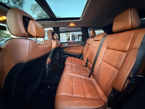 Used 2013 Jeep Grand Cherokee Overland AWD/4WD image 13
