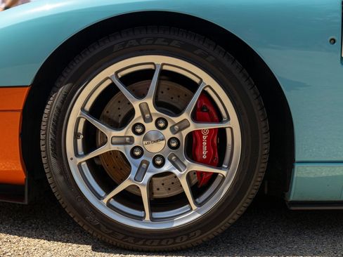 Used 2006 Ford GT RWD image 16
