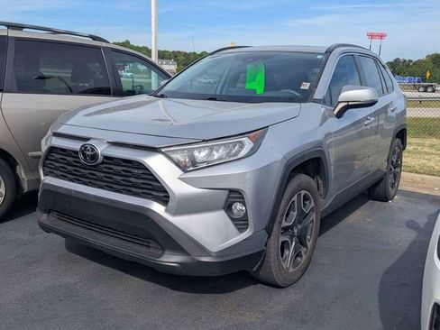 Used 2019 Toyota RAV4 XLE w/ Convenience Package image 5