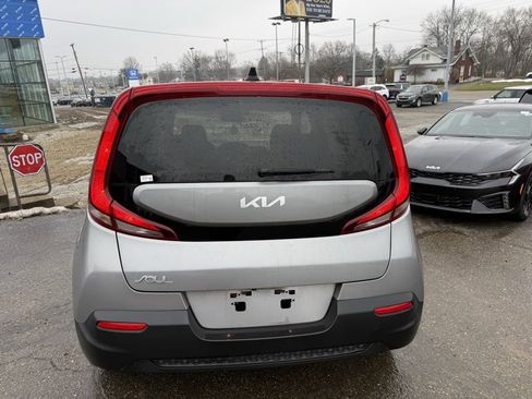 Certified 2022 Kia Soul LX image 5