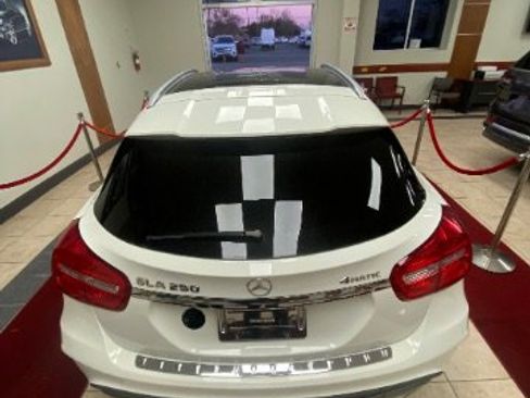 Used 2017 Mercedes-Benz GLA 250 4MATIC w/ Premium Package image 9