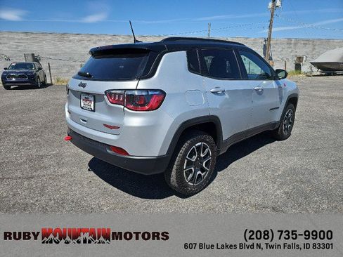 Used 2025 Jeep Compass Trailhawk AWD/4WD image 7