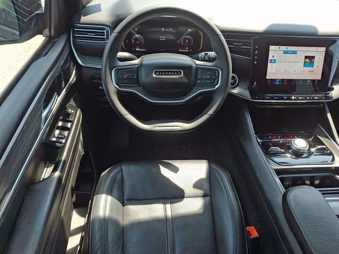 Used 2024 Jeep Wagoneer L Series III w/ Flexible Seating Group AWD/4WD image 12