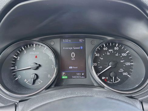 Used 2018 Nissan Rogue SV AWD/4WD image 18