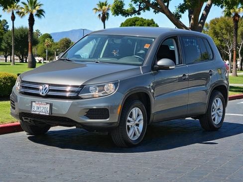 Used 2014 Volkswagen Tiguan S image 4