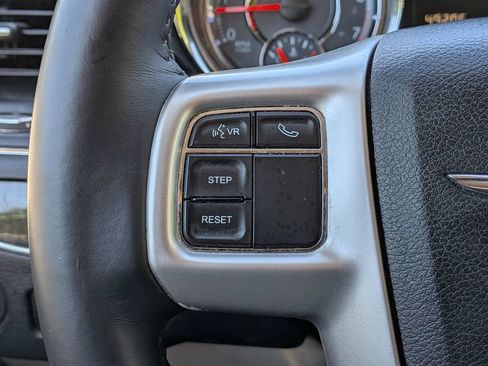 Used 2015 Chrysler Town & Country LX FWD image 14