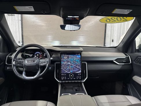 Used 2026 GMC Acadia Elevation w/ Elevation Premium Package FWD image 16