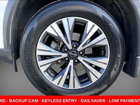 Used 2023 Nissan Rogue SV image 32