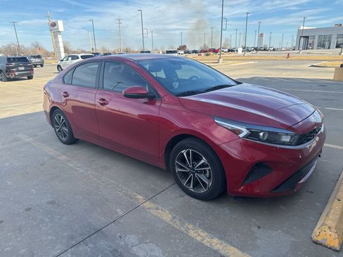 Used 2023 Kia Forte LXS w/ LXS Technology Package image 3