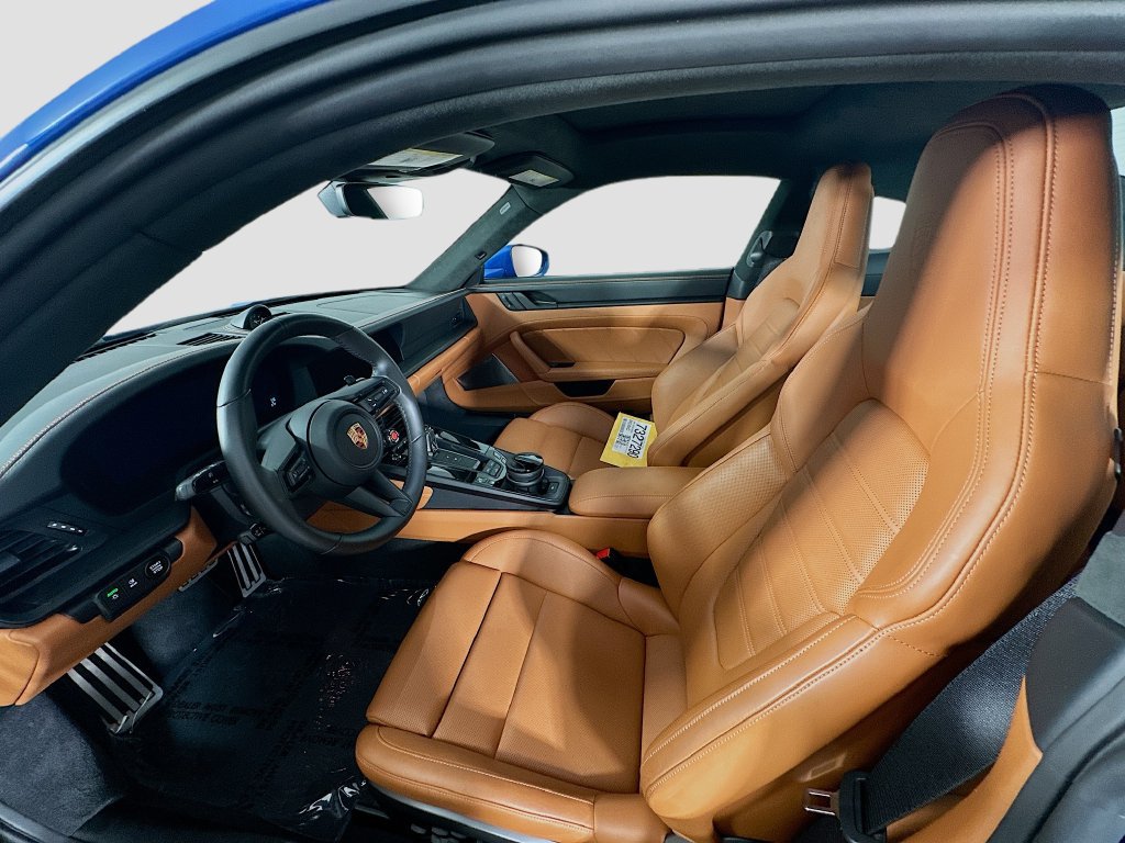 Certified 2025 Porsche 911 Carrera GTS RWD image 5