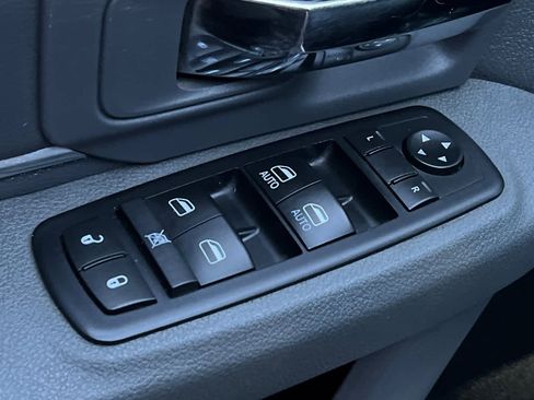 Used 2017 RAM 1500 Classic SLT image 14