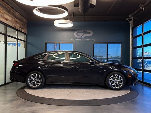 Used 2023 Hyundai Sonata SEL FWD image 2