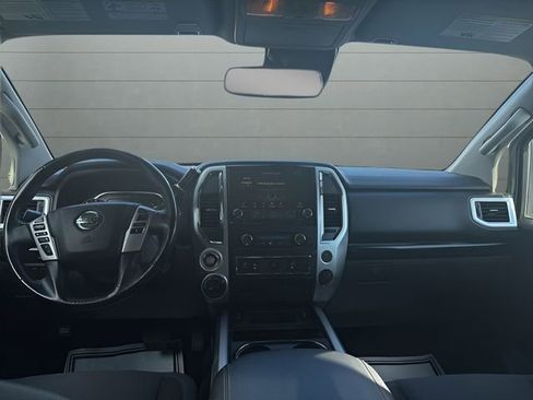 Used 2021 Nissan Titan SV w/ SV Convenience Package image 11
