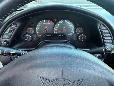 Used 2004 Chevrolet Corvette Convertible w/ Preferred Equipment Group image 19