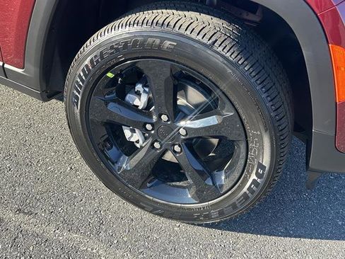 New 2025 Jeep Grand Cherokee Altitude image 29