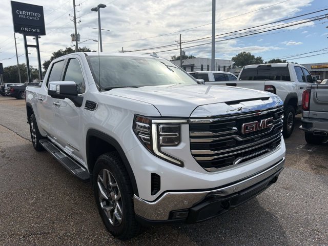 Used 2023 GMC Sierra 1500 SLT w/ SLT Premium Plus Package AWD/4WD image 4