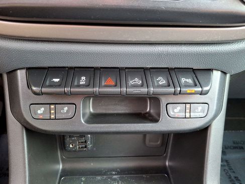 Used 2021 Chevrolet Colorado Z71 AWD/4WD image 19