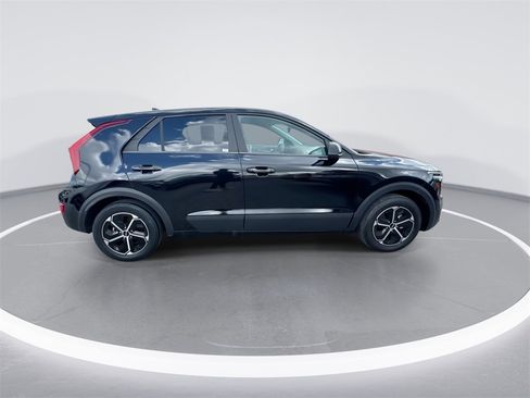 Used 2024 Kia Niro LX image 9