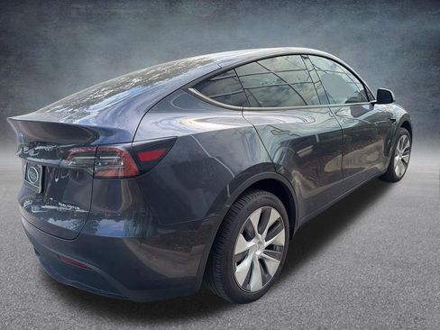 Used 2024 Tesla Model Y Long Range AWD/4WD image 5