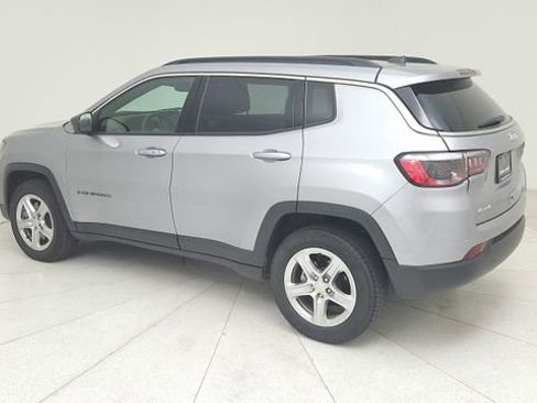 Used 2024 Jeep Compass Latitude image 3