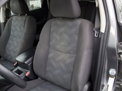 Used 2016 Nissan Rogue SV image 12