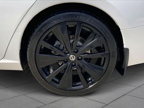 Used 2022 Nissan Altima 2.5 SR w/ Midnight Edition Package image 11